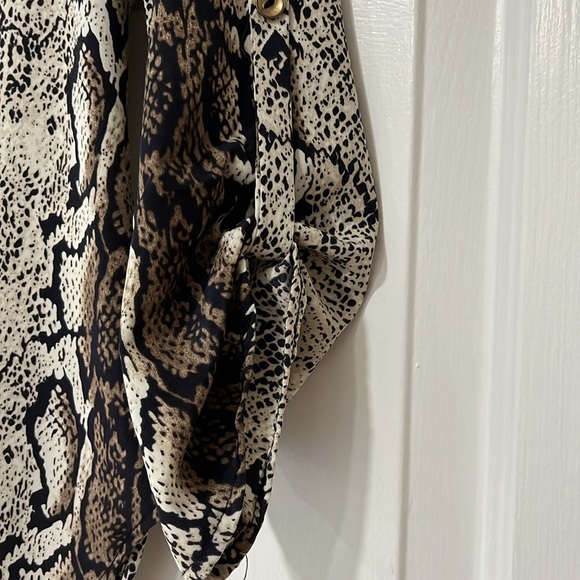 Karlie Snakeskin Flowy Top - Picture 3 of 9